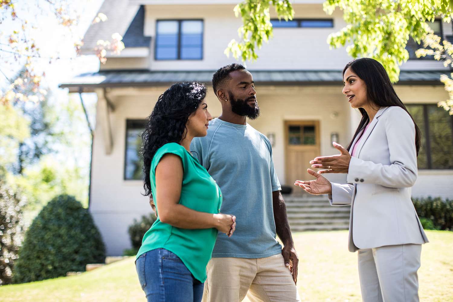Keller Williams Image of Agent and Clients